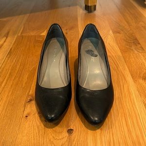 Aerosoles Silver Star black pumps. Lightly worn.